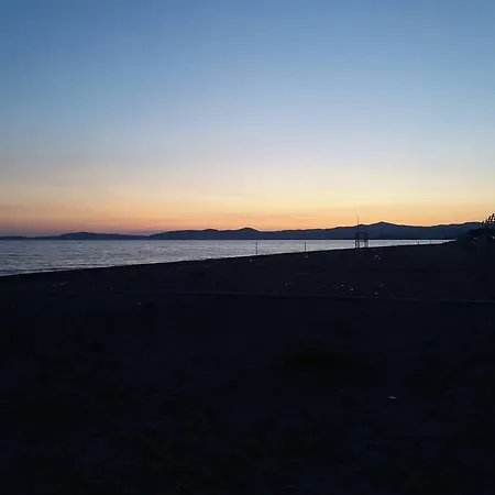 Mandarin Beach 호텔 *